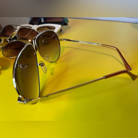 Gold Aviators V Frame - Picture 3 of 7